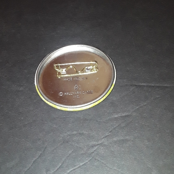 c  - VTG  LEPRECHAUN KISS MY BLARNEY STONE HALLMARK BUTTON - Picture 5 of 5